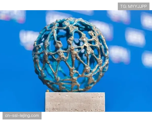 欧足联推行“反种族歧视”主题活动，多特蒙德球迷看台展示巨幅TIFO